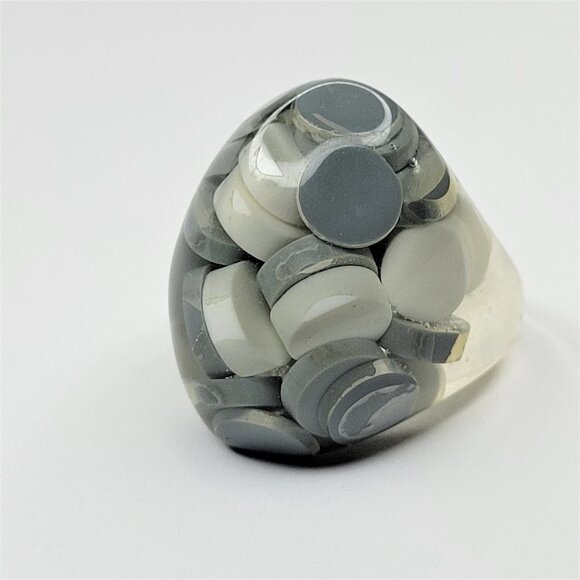 Chunky Oval Shape Resin Ring With Grey and White Pill Beads Lucite Large Ring - Picture 4 of 10